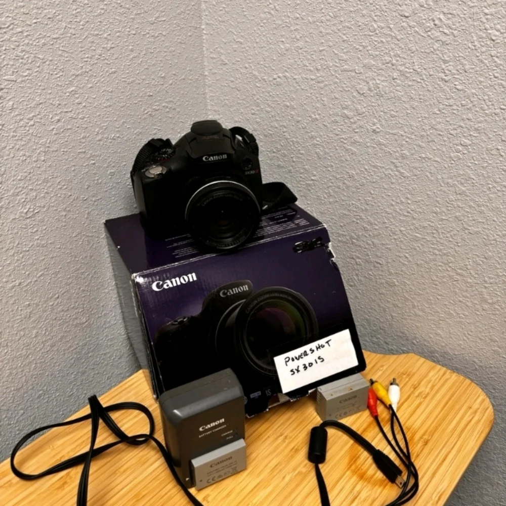 Canon Black Digital Camera with Zoom Lens